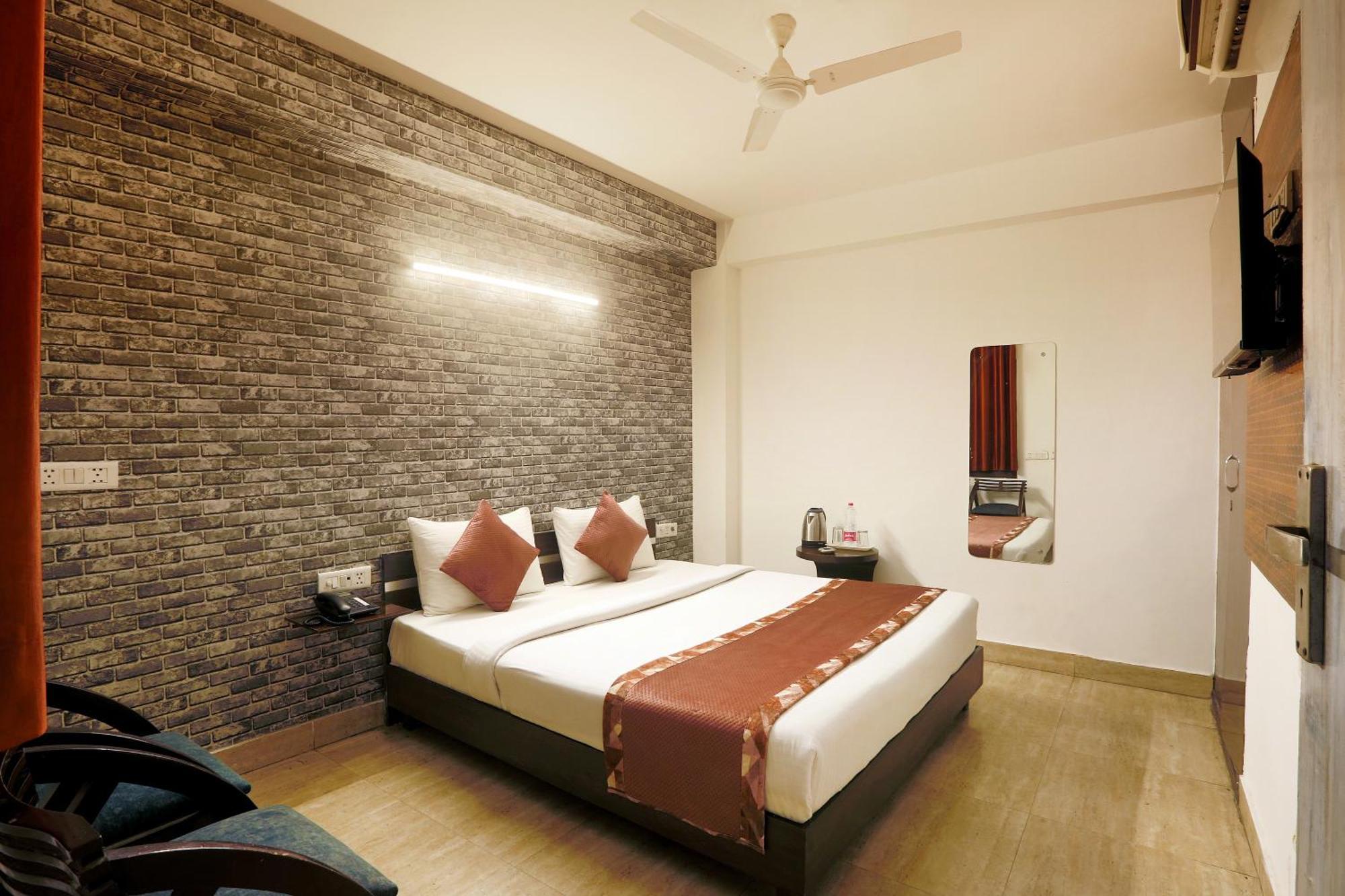 Hotel Ark Wood At Airport New Delhi Extérieur photo