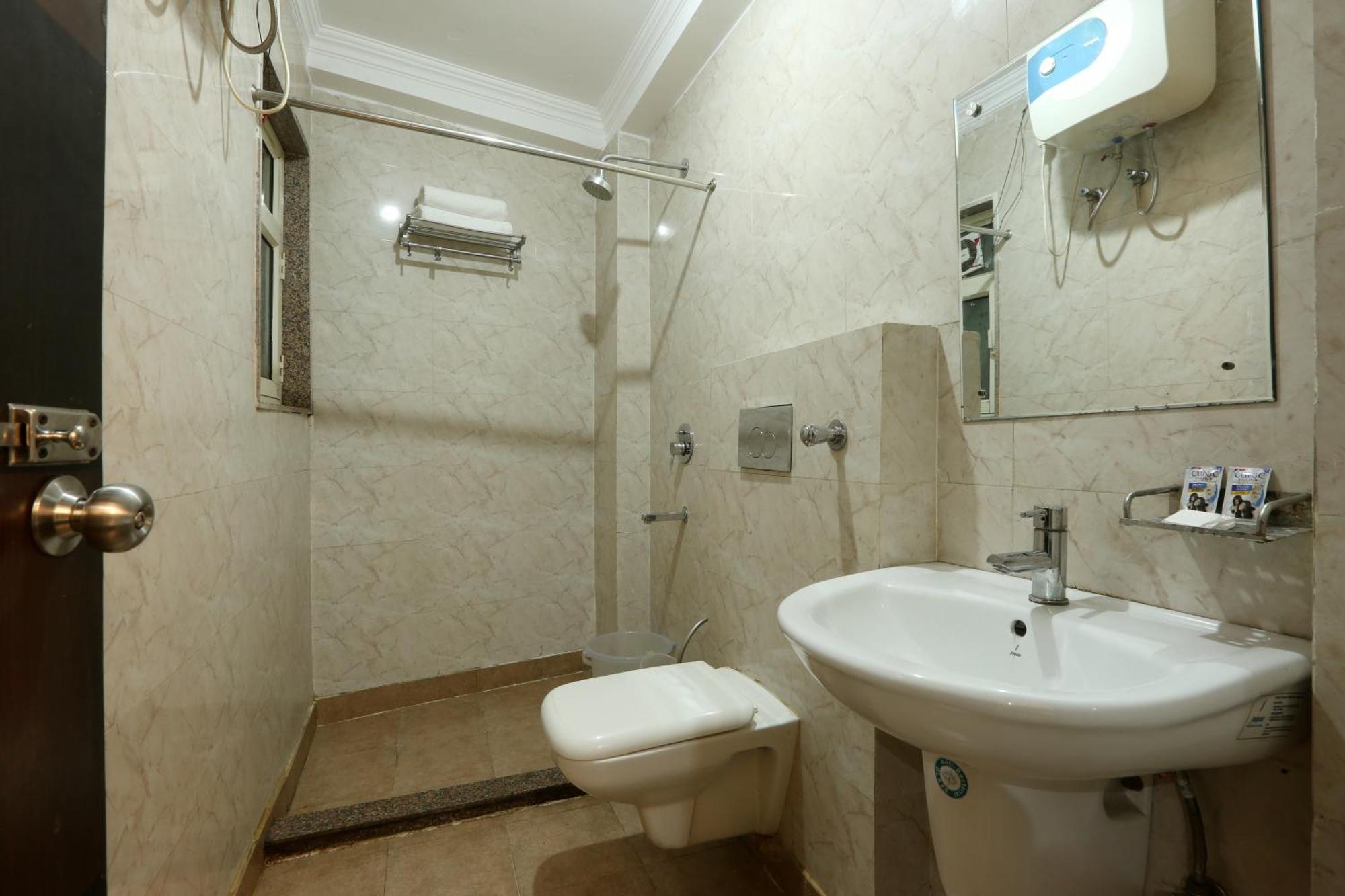 Hotel Ark Wood At Airport New Delhi Extérieur photo