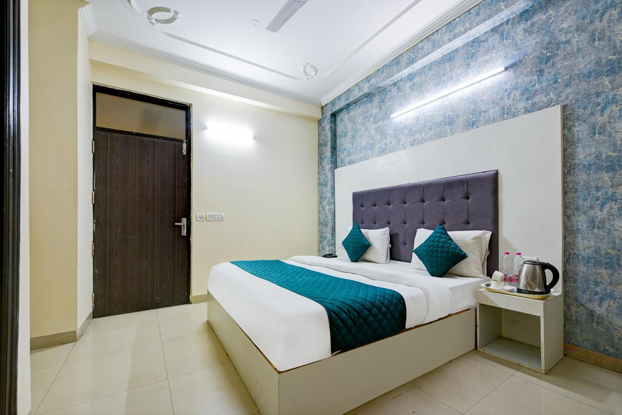 Hotel Ark Wood At Airport New Delhi Extérieur photo
